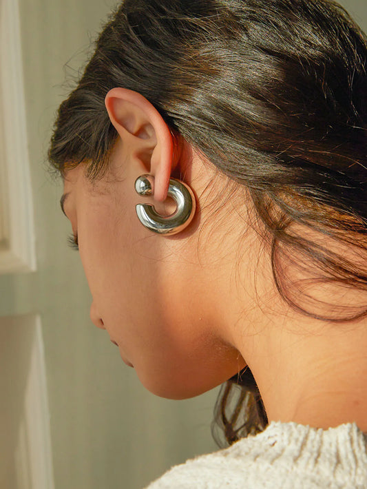 Fashionable C-Shaped Earrings with Unique Design